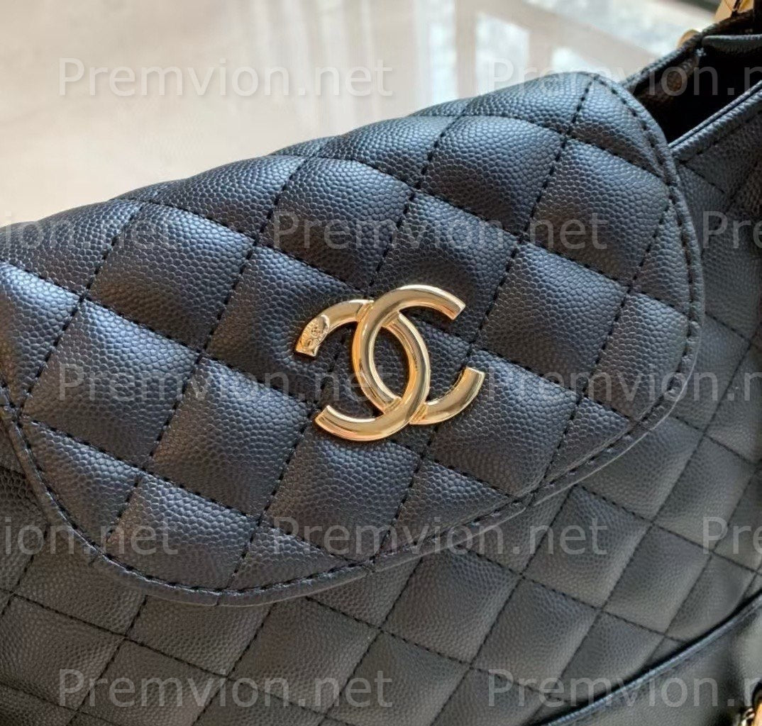 Official CHANEL Beauty GWP bag measuring 28 cm